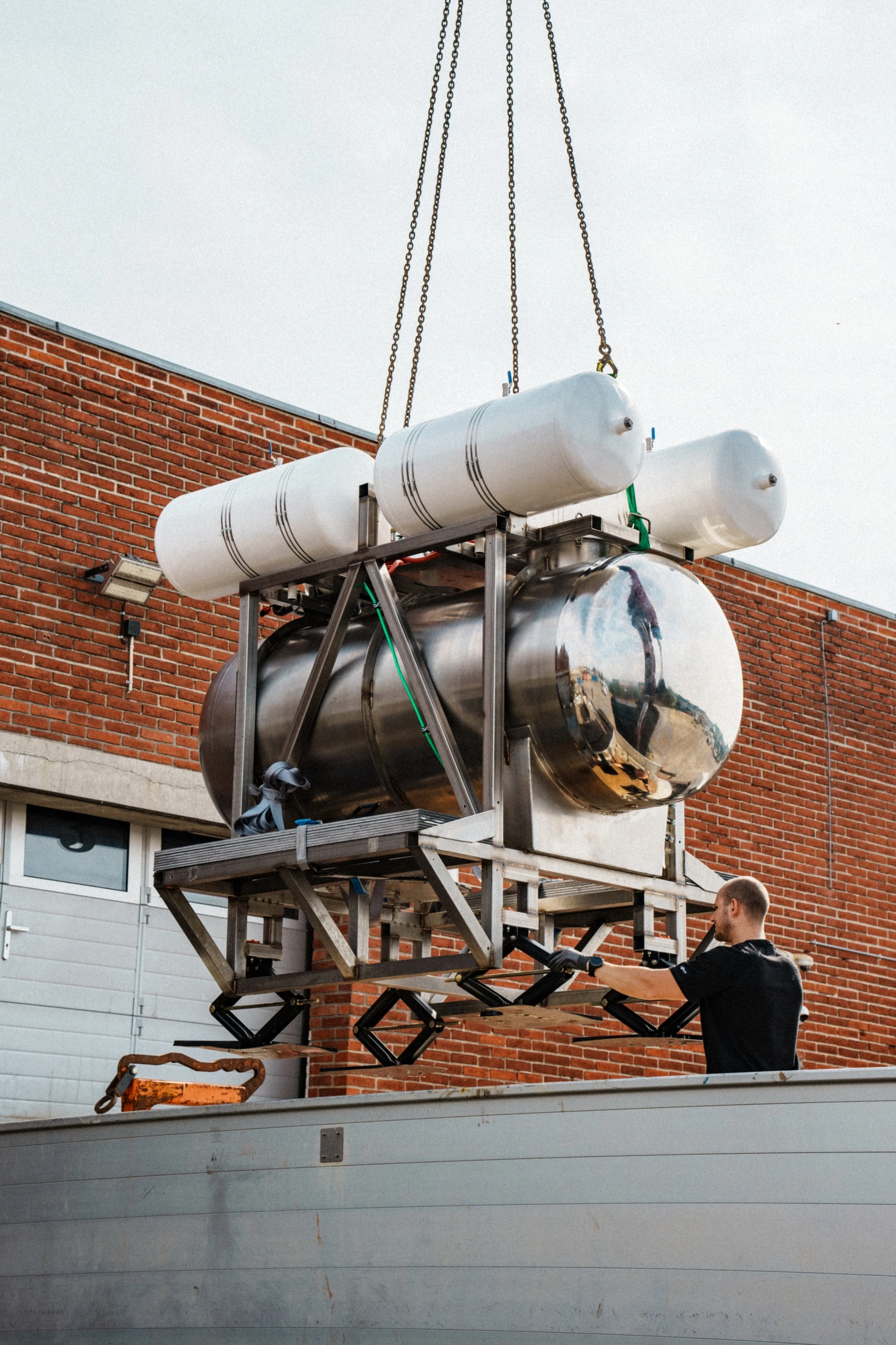 Image of Uhab being lifted